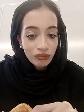 FifiHadid online show from September 2025 03:26:02 PM
