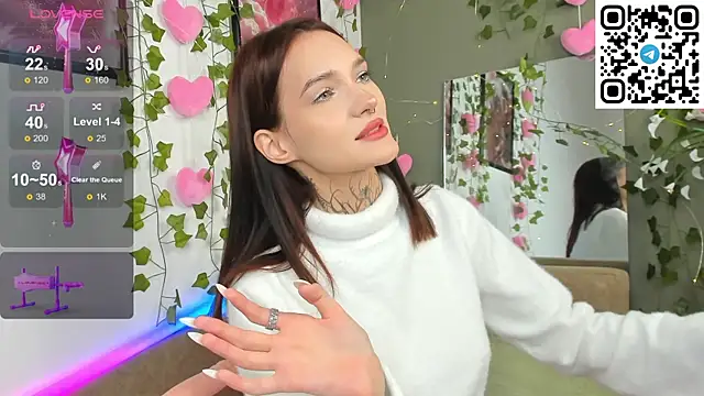 Snapshot of Selena_Lune chatting on October 2025 01:03:02 AM Selena Lune online show from October 2025 01:03:02 AM