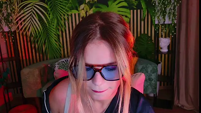 KellyHayden online show from October 2025 11:11:01 AM