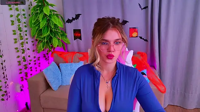 KellyHayden online show from October 2025 03:40:01 PM