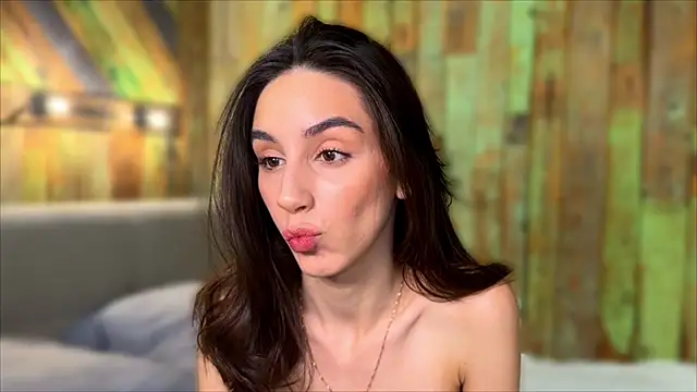 Snapshot of Elliizabeth chatting on October 2025 07:05:02 AM Elliizabeth online show from October 2025 07:05:02 AM