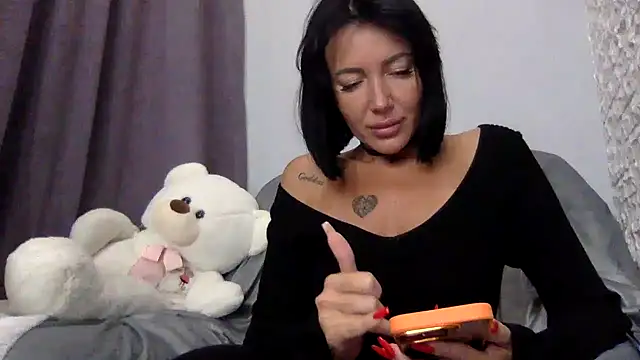 Snapshot of Veymoria chatting on October 2025 05:44:02 PM Veymoria online show from October 2025 05:44:02 PM