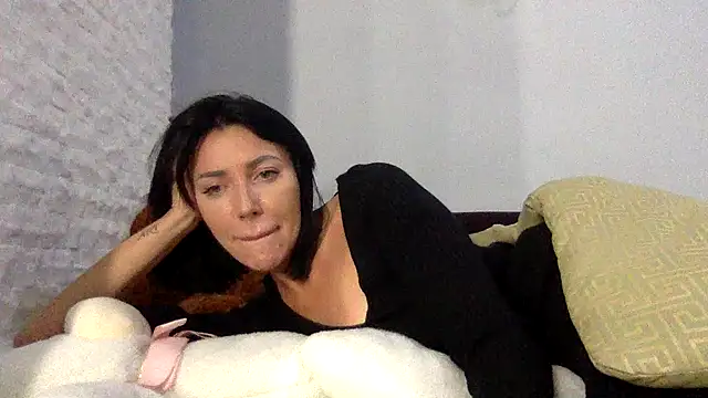 Snapshot of Veymoria chatting on October 2025 06:20:01 PM Veymoria online show from October 2025 06:20:01 PM