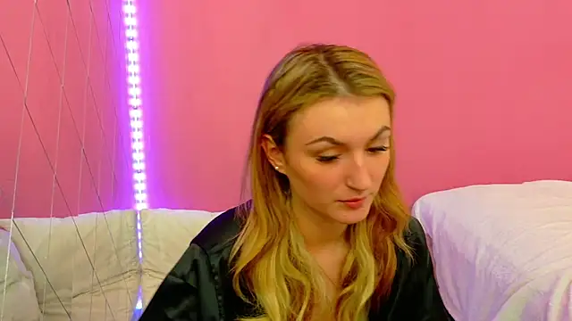 Anaayss  online show from November 2025 06:04:02 AM