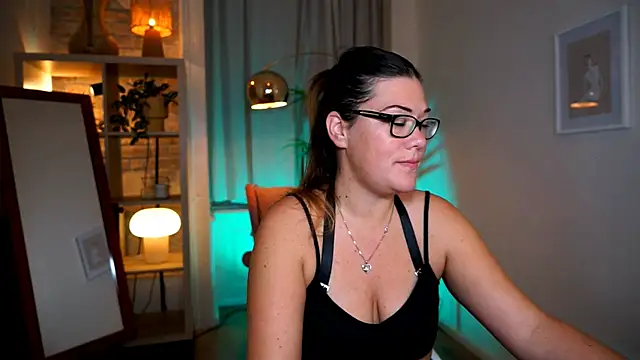 mrs fllowerr online show from October 2025 05:58:02 PM