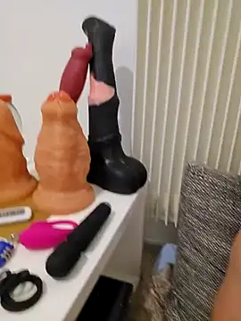 Snapshot of Chrisou73 chatting on February 2026 04:36:01 PM Chrisou73 online show from February 2026 04:36:01 PM