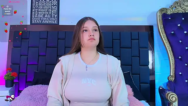 Krystal Heartss online show from November 2025 05:14:01 PM