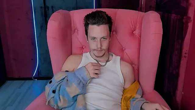 LeoMooree online show from November 2025 03:35:01 PM