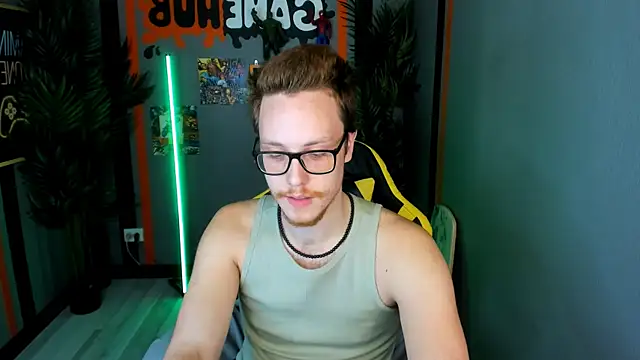 LeoMooree online show from November 2025 03:49:02 AM