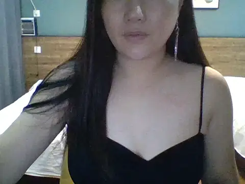 xiaoyizi online show from September 2025 04:01:02 PM