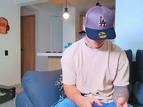 Marko Toro   online show from October 2025 08:44:01 PM