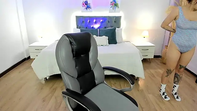 Antonela vargas online show from October 2025 11:57:02 AM