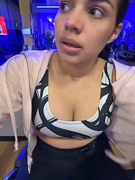 Anavalle online show from November 2025 05:01:01 PM