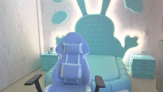 Mia Cuttee online show from October 2025 03:27:02 AM