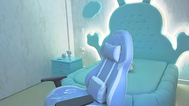 Mia Cuttee online show from November 2025 03:31:01 AM