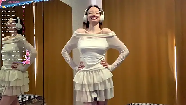 Snapshot of KrystinFunches chatting on October 2025 08:34:02 AM KrystinFunches online show from October 2025 08:34:02 AM