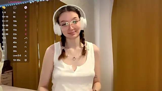 Snapshot of KrystinFunches chatting on October 2025 08:48:01 AM KrystinFunches online show from October 2025 08:48:01 AM