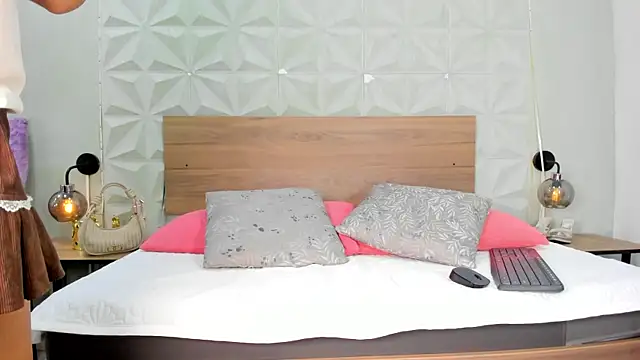 Snapshot of ValeryTrans_ chatting on July 2026 01:28:01 PM ValeryTrans online show from July 2026 01:28:01 PM