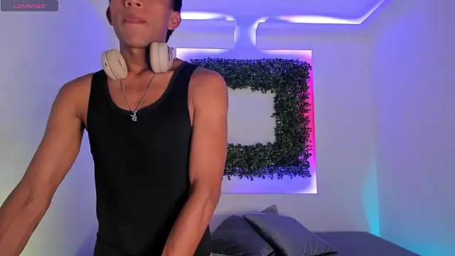 Santti  online show from October 2025 09:15:01 PM