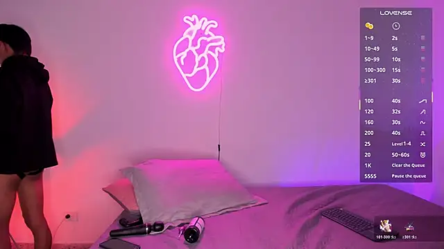 Santti  online show from November 2025 10:09:02 PM