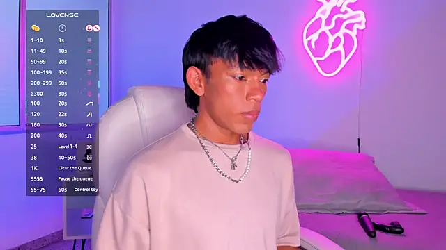 Santti  online show from November 2025 10:19:02 PM