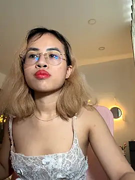 EllieYoon online show from November 2025 05:20:01 AM