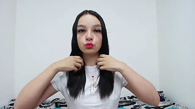 Snapshot of Emilie_Soler12 chatting on October 2025 06:08:02 PM Emilie Soler12 online show from October 2025 06:08:02 PM