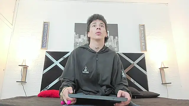 Snapshot of iammariano chatting on November 2025 04:03:01 AM iammariano online show from November 2025 04:03:01 AM