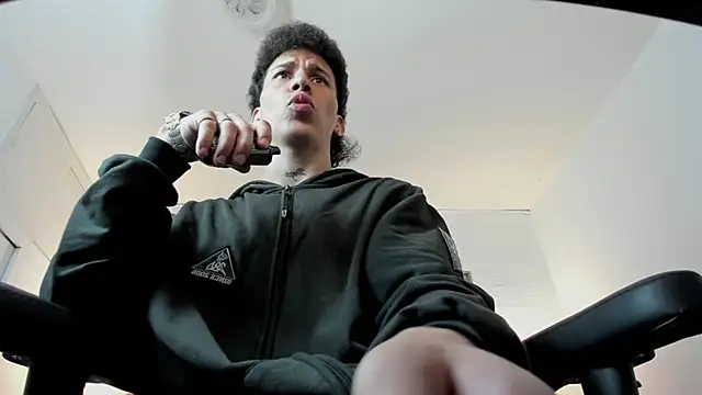 Snapshot of iammariano chatting on December 2025 04:09:01 AM iammariano online show from December 2025 04:09:01 AM