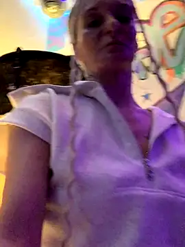 blondebarbiebae online show from October 2025 01:30:01 PM