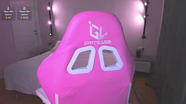 Snapshot of Alic_Fox chatting on October 2025 12:42:02 AM Alic Fox online show from October 2025 12:42:02 AM