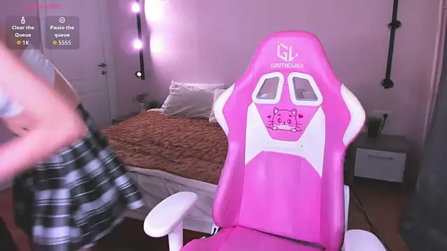 Snapshot of Alic_Fox chatting on October 2025 12:33:02 AM Alic Fox online show from October 2025 12:33:02 AM