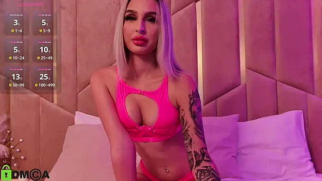 Snapshot of AriannaLure chatting on October 2025 06:26:01 PM AriannaLure online show from October 2025 06:26:01 PM