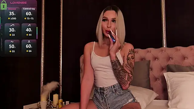 Snapshot of AriannaLure chatting on October 2025 06:17:02 PM AriannaLure online show from October 2025 06:17:02 PM