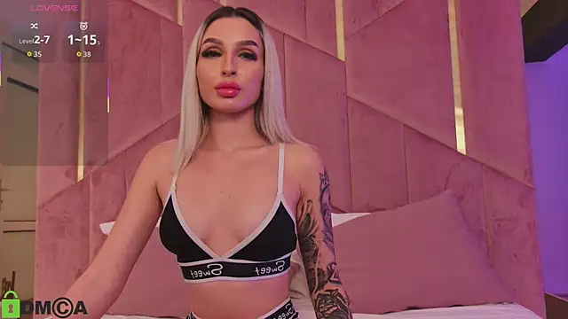 Snapshot of AriannaLure chatting on October 2025 06:19:02 PM AriannaLure online show from October 2025 06:19:02 PM