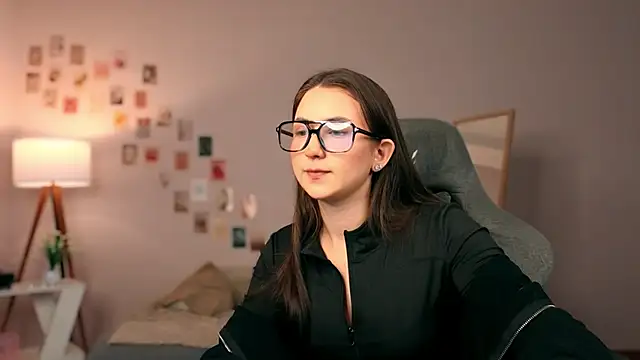 raviolly046 online show from September 2025 07:36:01 AM