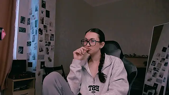 raviolly046 online show from October 2025 09:18:02 AM