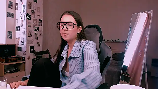 raviolly046 online show from October 2025 12:46:01 PM