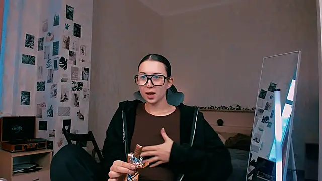 raviolly046 online show from October 2025 01:23:01 PM