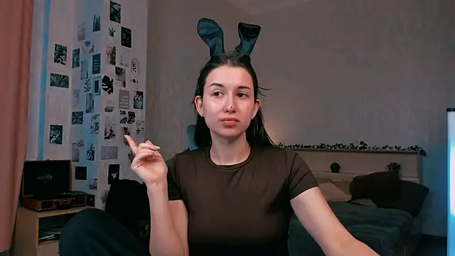 raviolly046 online show from October 2025 12:49:01 PM