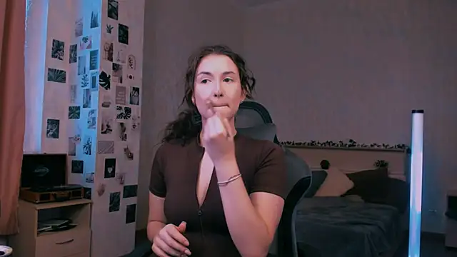 raviolly046 online show from October 2025 11:25:01 AM