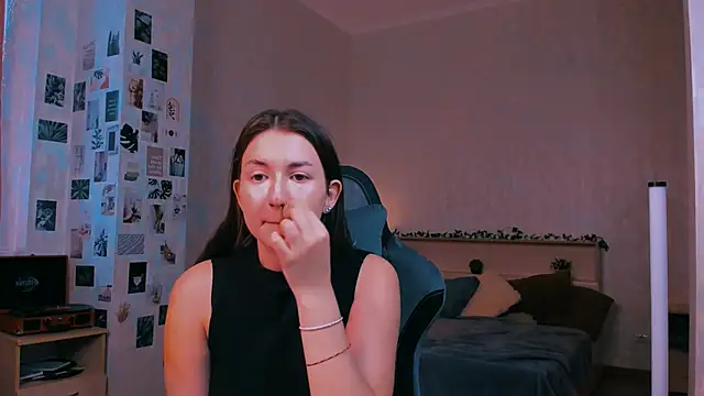 raviolly046 online show from October 2025 09:33:01 AM