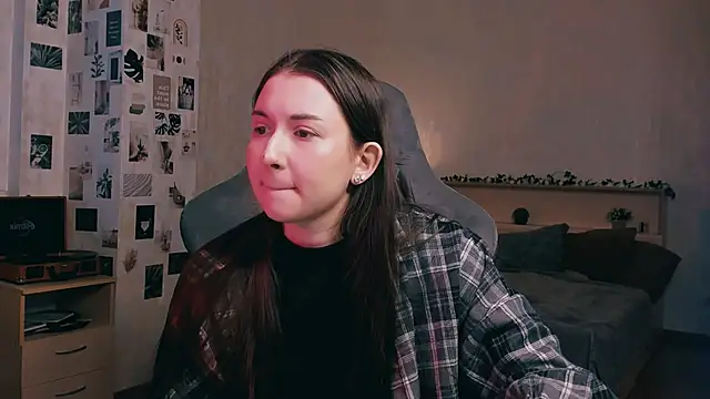 raviolly046 online show from November 2025 12:26:01 PM