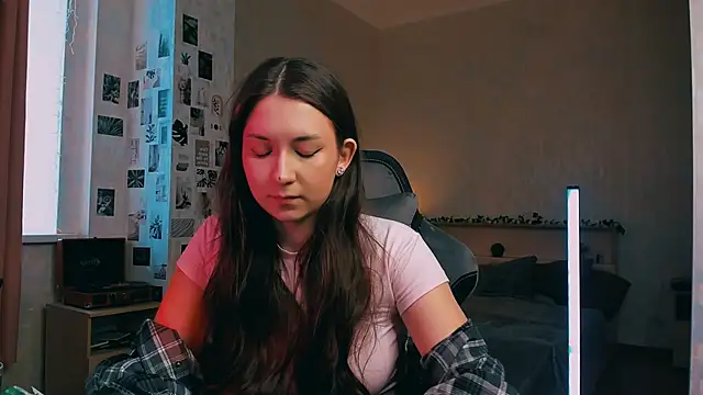 raviolly046 online show from November 2025 11:43:01 AM