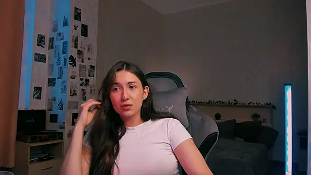 raviolly046 online show from November 2025 11:54:01 AM