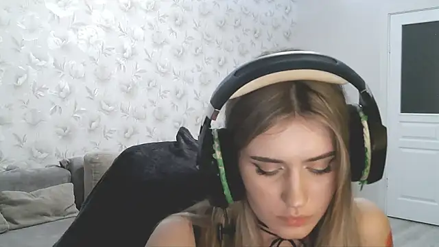 JerrieLoosle online show from September 2025 05:51:01 PM