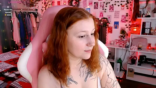 Ayla Hicks online show from November 2025 07:49:02 PM