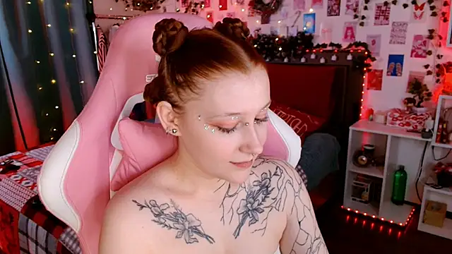 Ayla Hicks online show from December 2025 07:20:02 PM