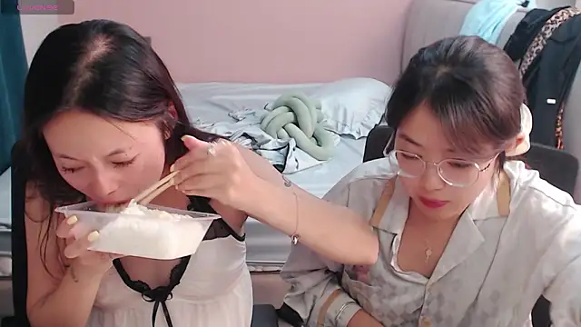 Snapshot of redrose520 chatting on October 2025 12:04:02 PM redrose520 online show from October 2025 12:04:02 PM