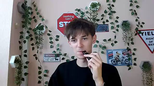 Snapshot of Hoot_Dude_ chatting on October 2025 10:34:02 AM Hoot Dude online show from October 2025 10:34:02 AM